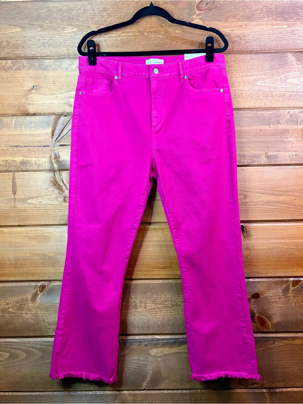 NWT LOFT The Kick Crop High Rise Hot Pink Raw Hem Jeans Size 32 / 14 💕🌸